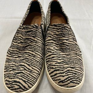 BareTraps zebra Yadier slip on sneaker women’s sz 11